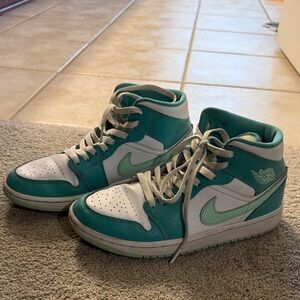 Nike High-Top Sneakers in Turquoise and White